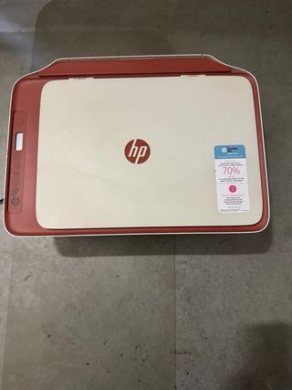 Impresora HP DeskJet coral/blanca