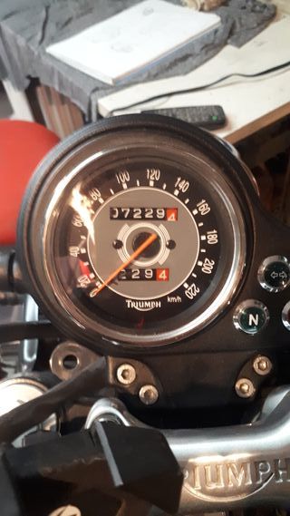 Triumph Bonneviĺle T100 2006