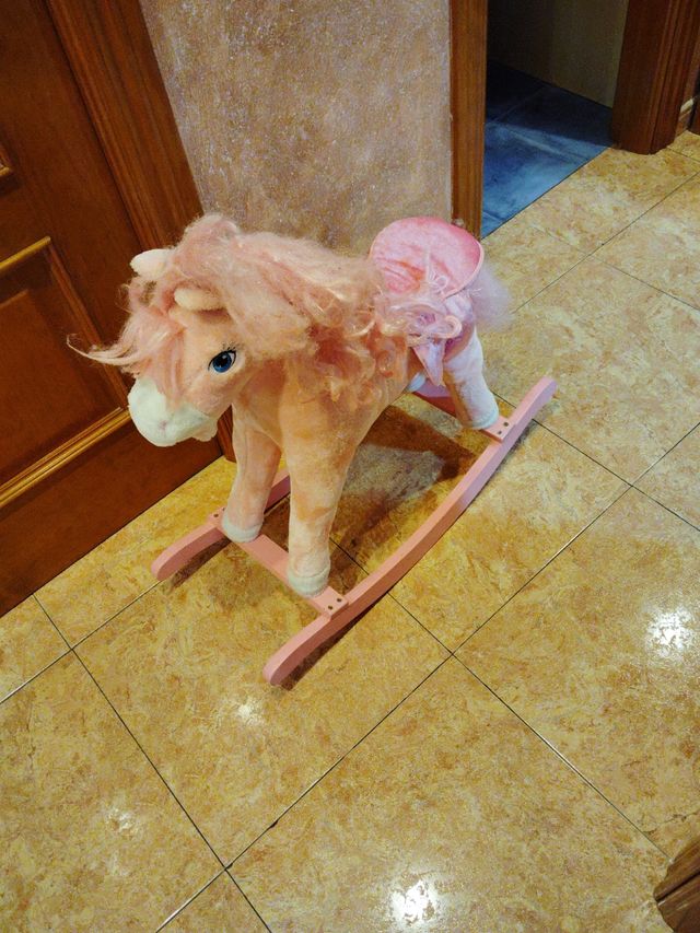 Caballo mecedora rosa infantil