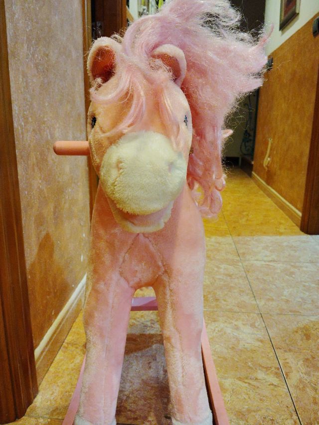 Caballo mecedora rosa infantil