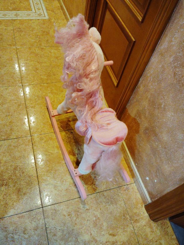 Caballo mecedora rosa infantil
