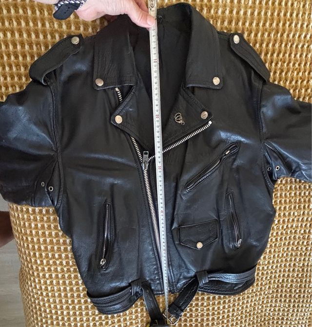 Chupa de cuero rockera. Chaqueta Erredos