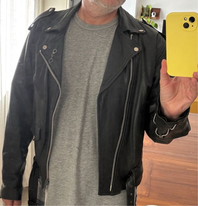 Chupa de cuero rockera. Chaqueta Erredos