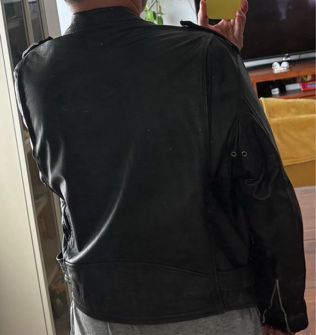 Chupa de cuero rockera. Chaqueta Erredos