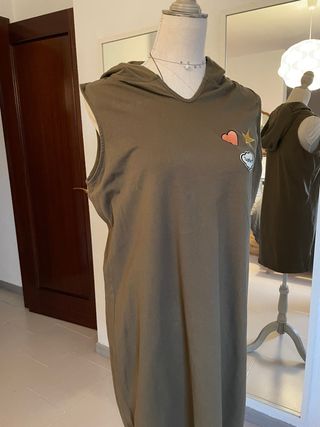 Vestido verde oliva verano con capucha