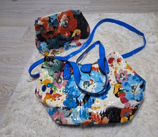Bolso y neceser incluido.