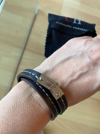 PULSERA DE PIEL CAROLINA HERRERA