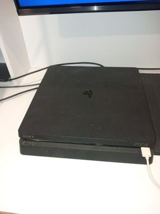 PS4 Slim (PlayStation 4) negra