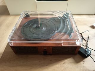 Tocadiscos marrón vintage