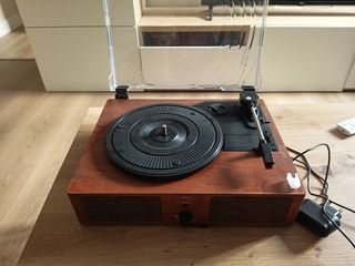 Tocadiscos marrón vintage