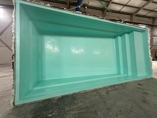 Piscina poliéster azul y blanca