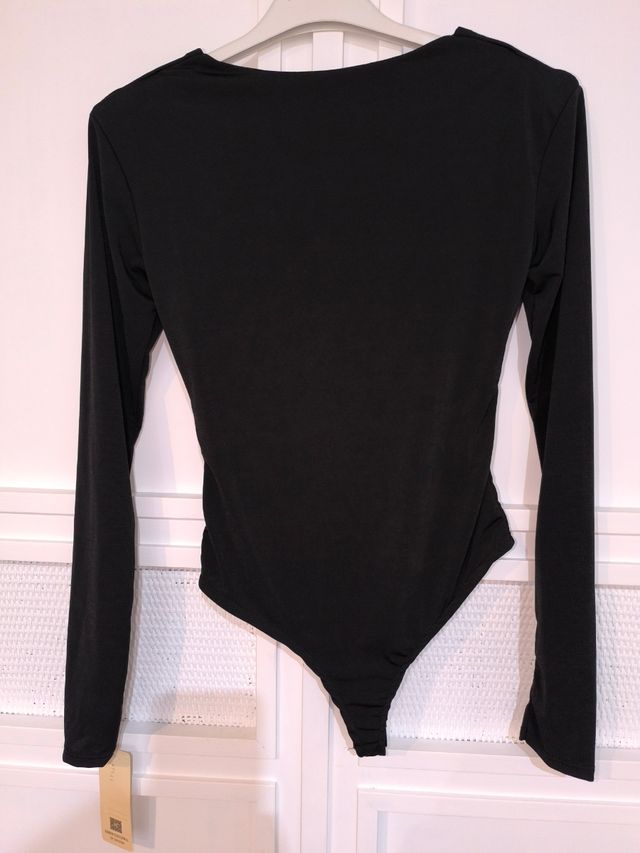 Body escote cuadrado con hombreras