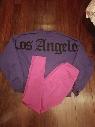 Leggings Morado Talla M
y sudadera 