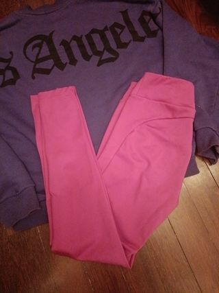 Leggings Morado Talla M
y sudadera 