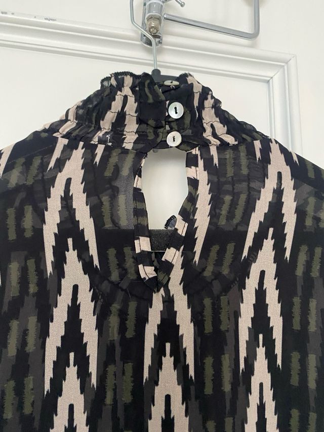 Blusa estampada cebra negra y verde