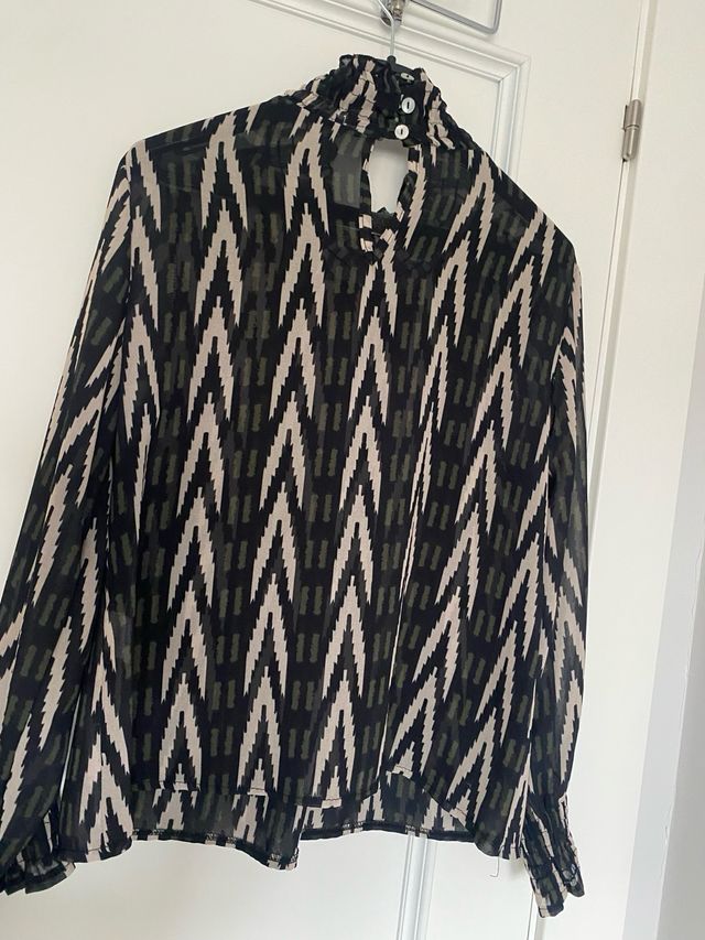 Blusa estampada cebra negra y verde