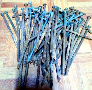 Lote de 50 piquetas de hierro fuertes.