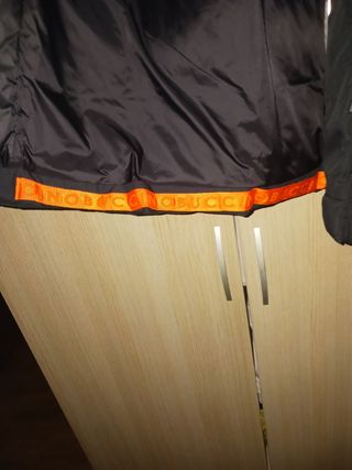 Abrigo negro Buccino
Talla 48 ,M
Con etiquetas 