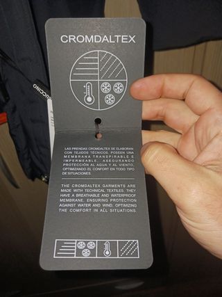 Abrigo negro Buccino
Talla 48 ,M
Con etiquetas 