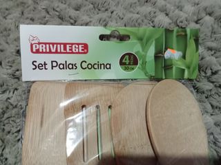 Set de 4 cucharas de madera nuevas