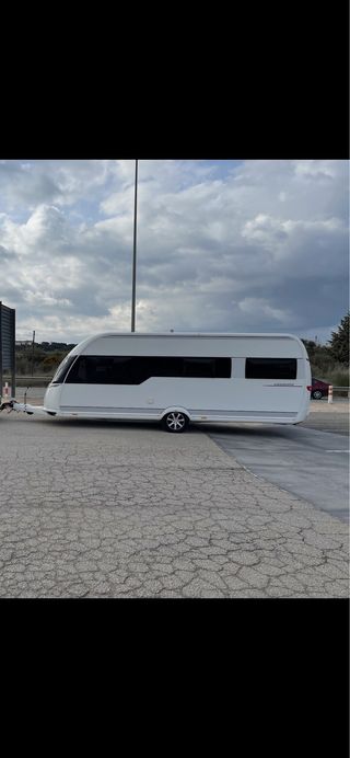 Caravana Hobby Premium 560 UL