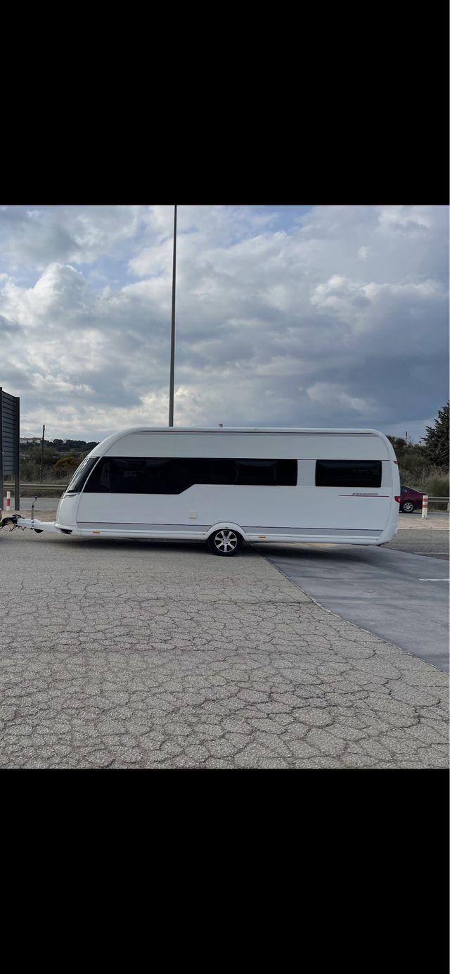 Caravana Hobby Premium 560 UL