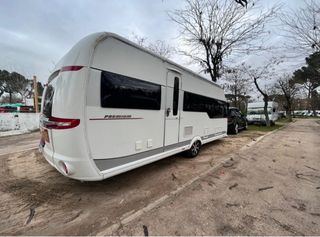 Caravana Hobby Premium 560 UL