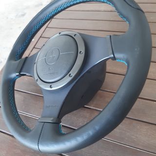 Volante Mitsubishi Evo,hilo azul
