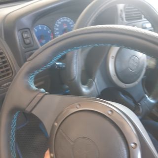 Volante Mitsubishi Evo,hilo azul