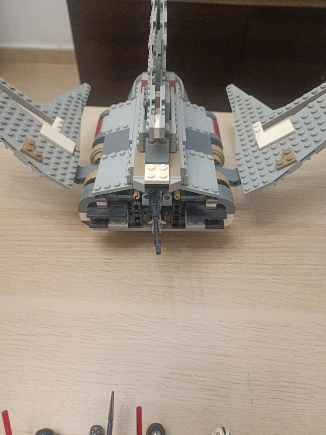 LEGO Star Wars Caza Sith...