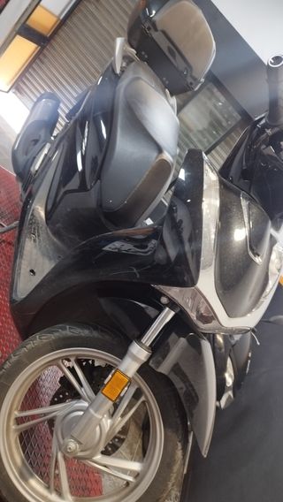 Taller mecánico de motos , recambios y boutique 