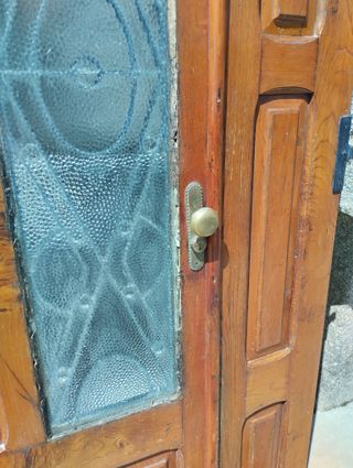 Puerta de castaño.