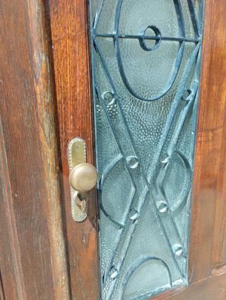 Puerta de castaño.