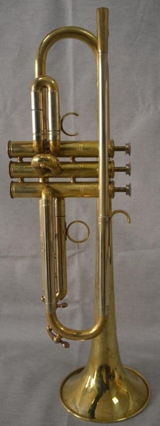 Trompeta Sib Selmer B700 en muy buen estado.