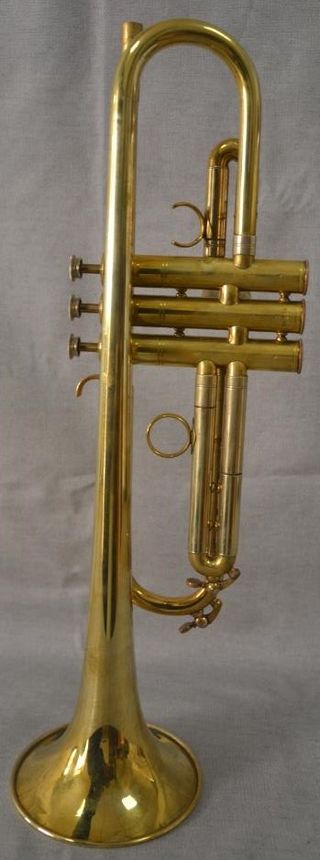 Trompeta Sib Selmer B700 en muy buen estado.