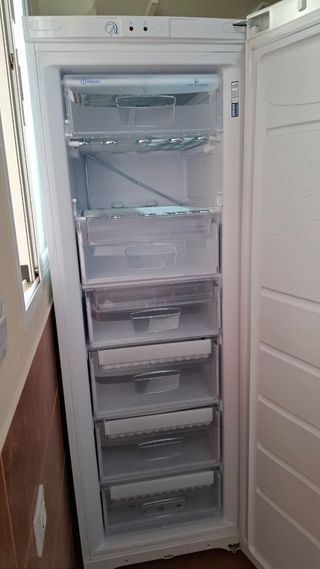 Congelador Vertical Indesit