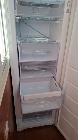 Congelador Vertical Indesit