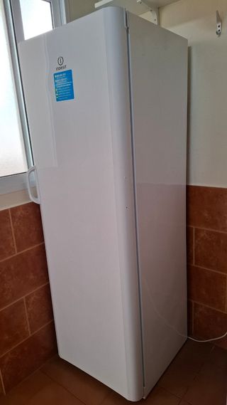 Congelador Vertical Indesit