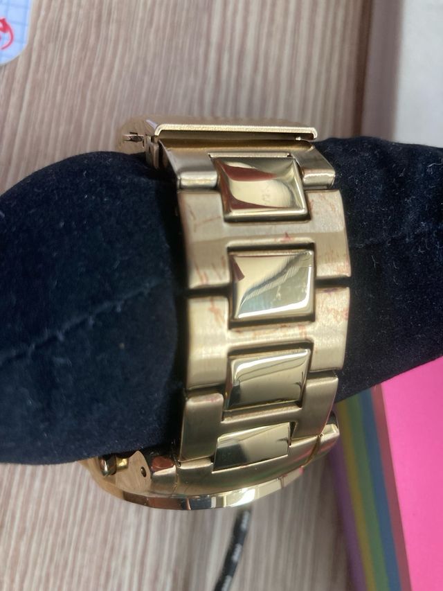 Reloj Armani Exchange dorado unisex