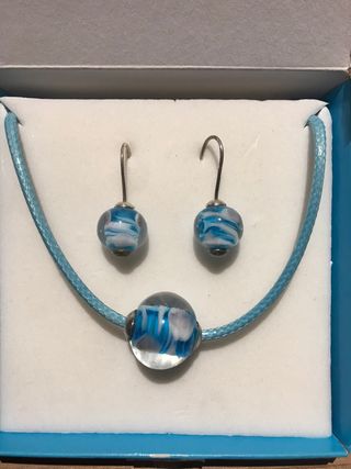 Colgante y pendientes de cristal y plata