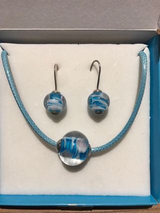 Colgante y pendientes de cristal y plata