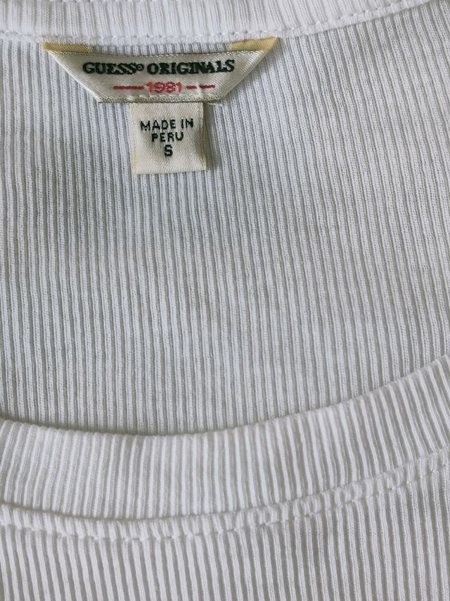 Camiseta blanca manga larga acanalada de GUESS 