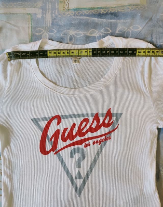 Camiseta blanca manga larga acanalada de GUESS 