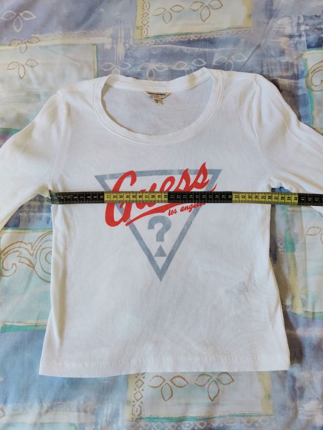 Camiseta blanca manga larga acanalada de GUESS 