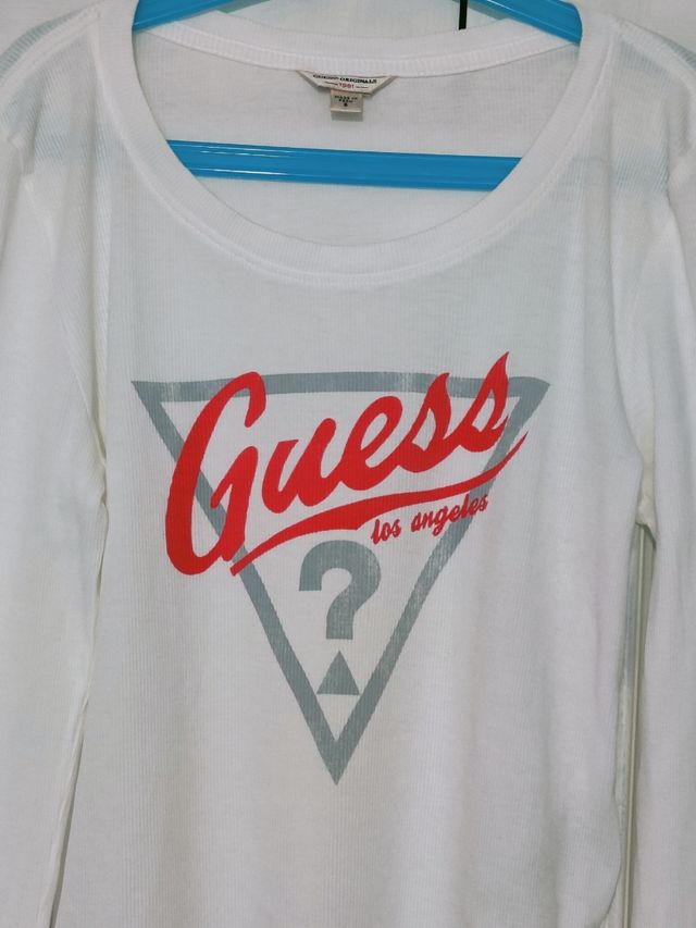 Camiseta blanca manga larga acanalada de GUESS 