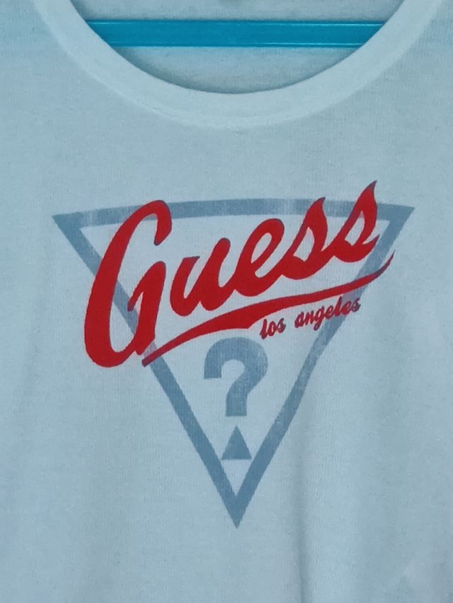 Camiseta blanca manga larga acanalada de GUESS 