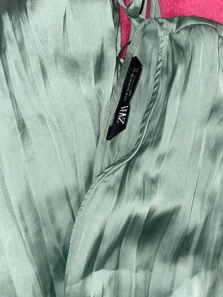 Vestido Zara verde plisado