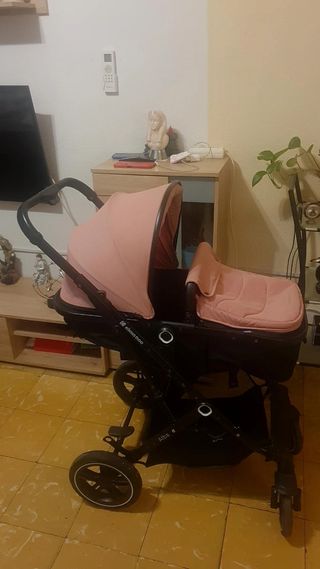 Carrito de bebé y andador.