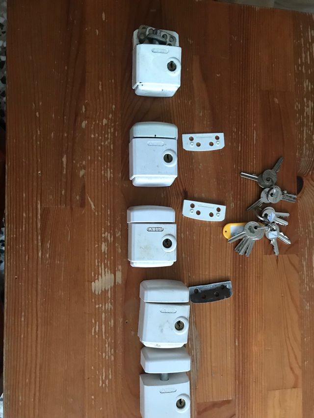 5 Cerrojos von llave ABUS. Precio negociable.