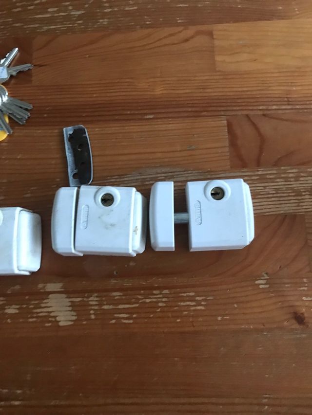 5 Cerrojos von llave ABUS. Precio negociable.